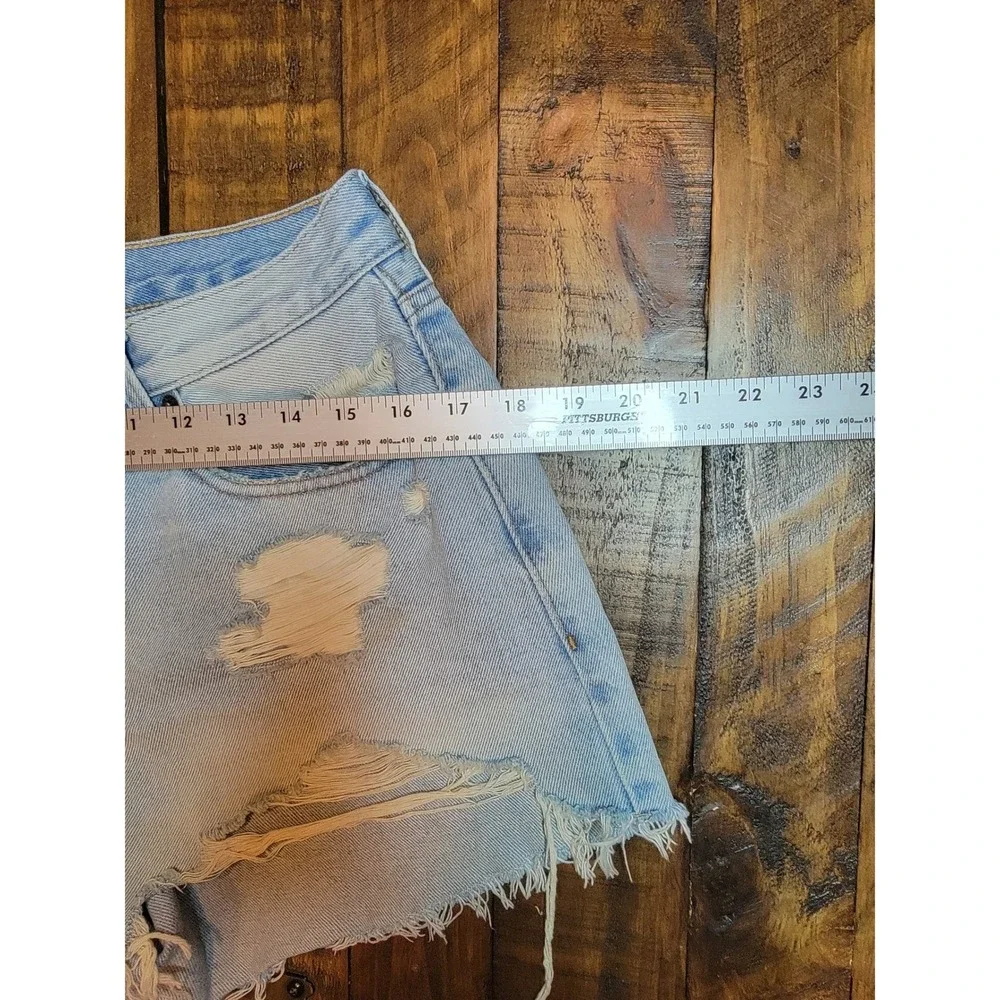 Abercrombie & Fitch Boyfriend Shorts Womens 28/6 Light Wash Excellent Distressed
